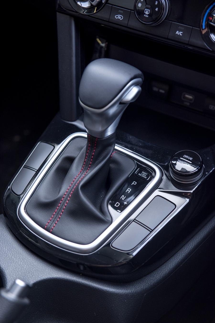 Детали интерьера Kia Seltos GT-Line 2019 года  (ZA) (фото 39 из 41)